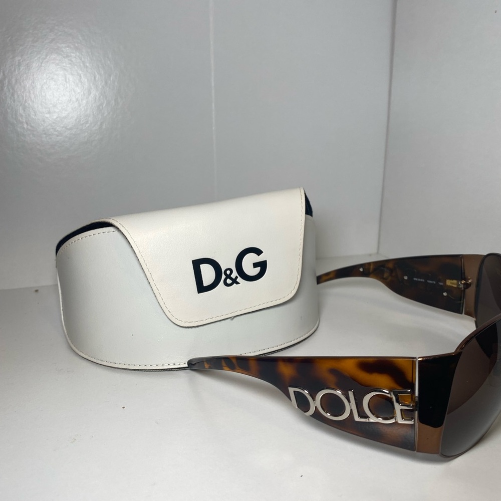 DOLCE & GABBANA SUNGLASSES w/case